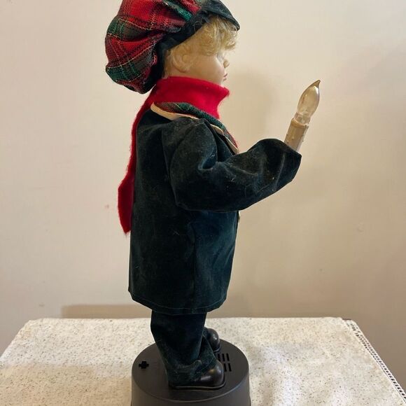 musical and LIGHT 🎄 Vintage boy figure 🎄 Christmas vintage figures🎄 - Picture 5 of 14